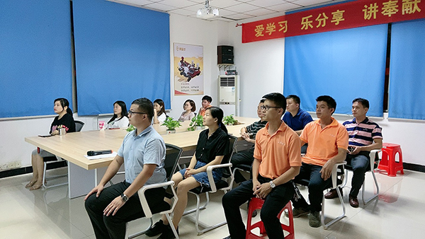 读书，在路上-花束吸水棉厂家读书会