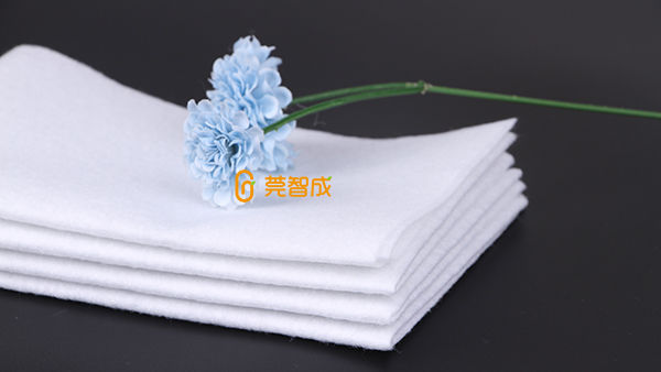 哪些因素取决针刺无纺布土工布渗水性？